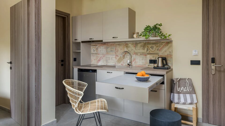 Tiara Holidays - Oasis Apartments - Family De Luxe Apartment - kitchen